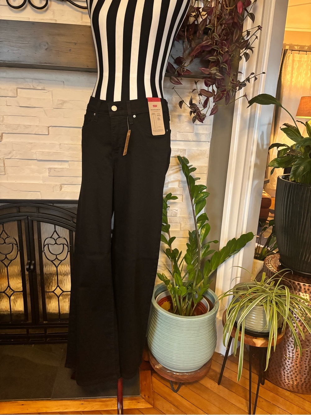 NWT Levi's 318 Shaping Wide-Leg Women's Black Jeans 28 NEW